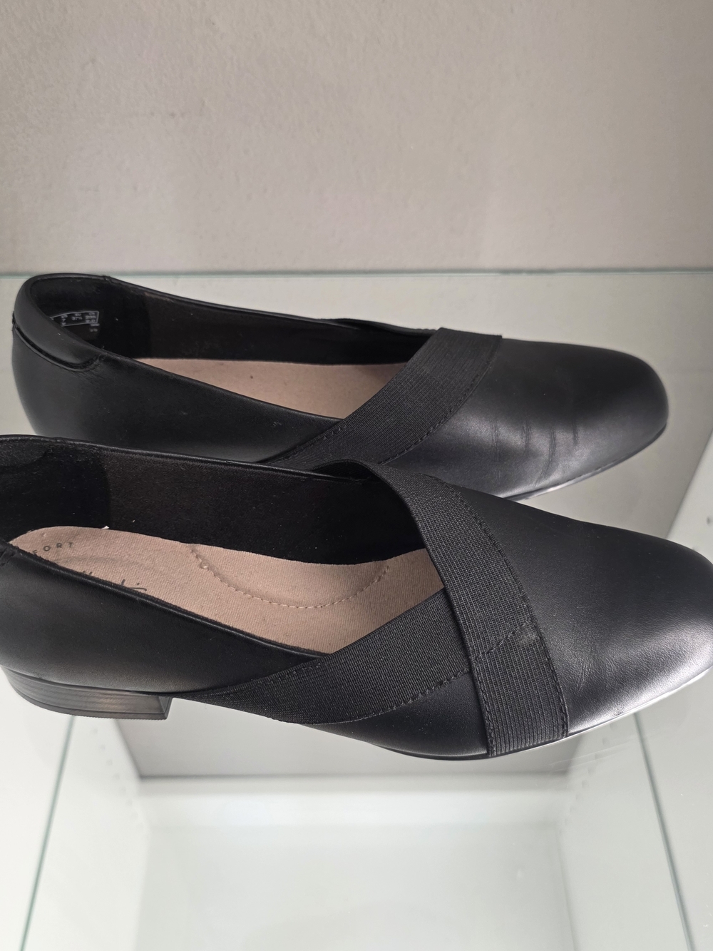 Ckarks Black Slip-On Flats with Cross Elastic Strap Size 7W - Picture 5 of 10